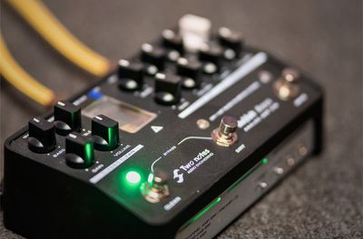 Mooer GE250 & Two Notes ReVolt Bass Preamp
