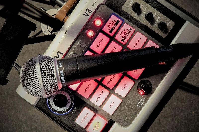 Shure SM58 and Zoom V3 Vocal Processor